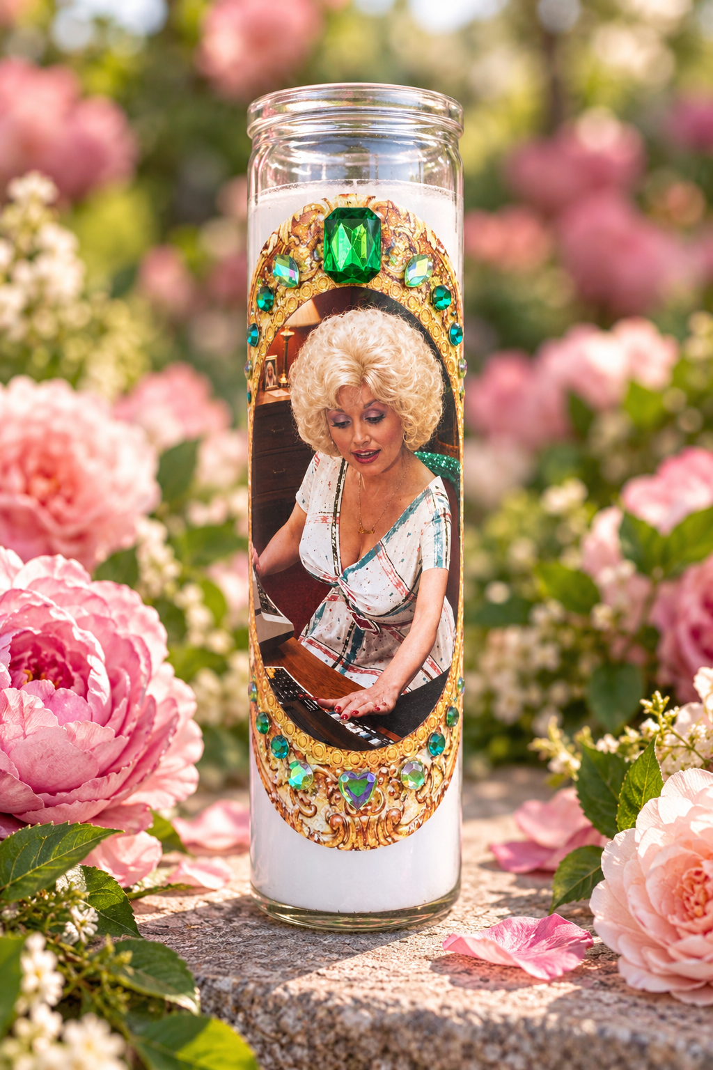 Dolly Does It All Candle